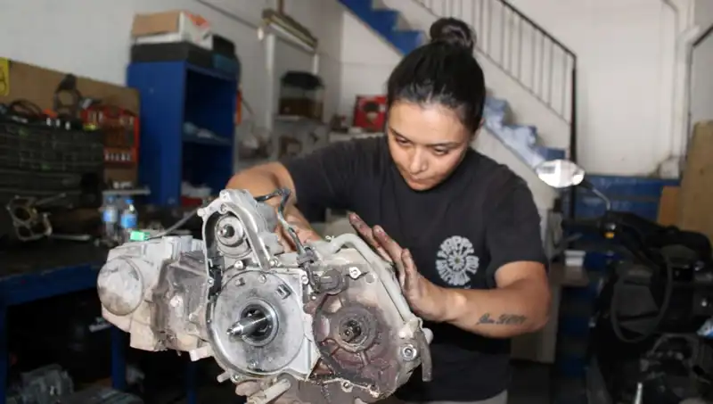 33 Yaşındaki Hayriye, Eşi İçin Motor Ustalığına Adım Attı!