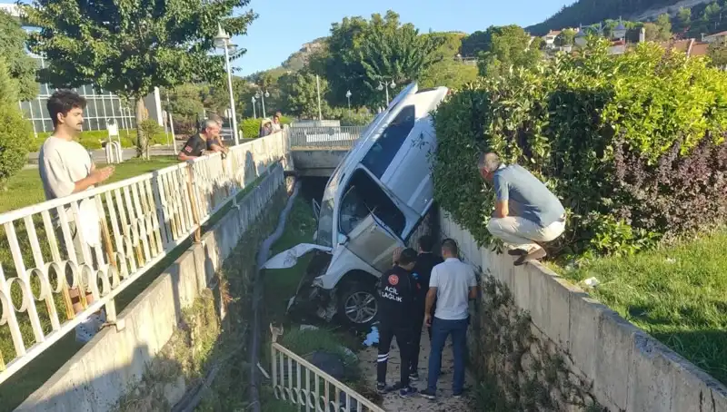Muğla'da Direksiyon Hareketi Kazada Facia Yanaşmasına Neden Oldu