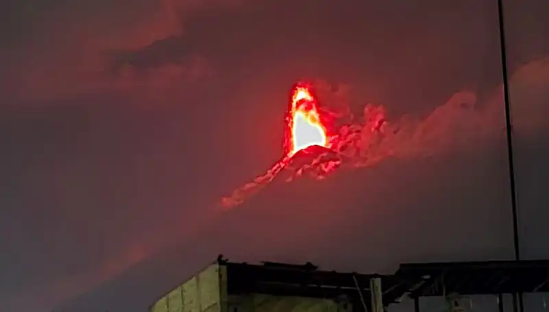 Fuego Yanardağı Patladı: 30 Bin Kişilik Acil Tahliye Süreci Başladı