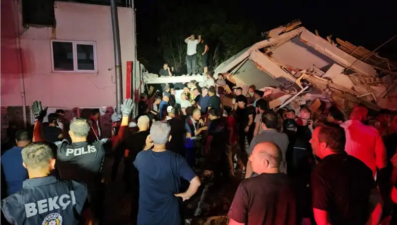 Balıkesir Sındırgı'da Şok Eden Deprem: 6,1 Büyüklüğünde Sarsıntı Yaşandı