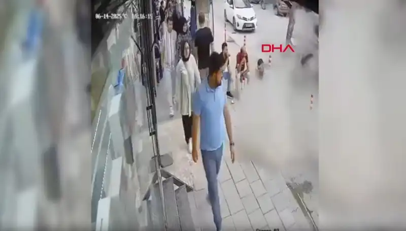 TIR Patlağı Şehri İkiye Ayırdı: Vatandaşlar Şaşkın!