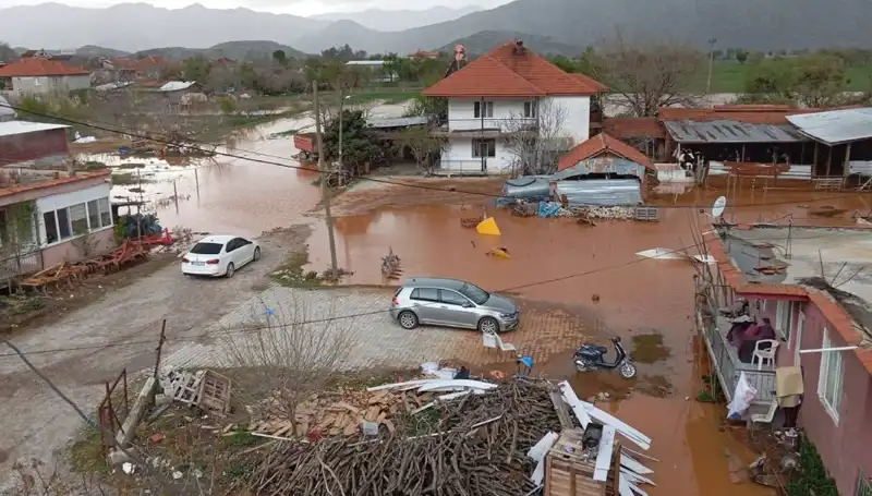 Burdur'da Yağış Faciası: Evler ve Ahırlar Su Altında Kaldı!