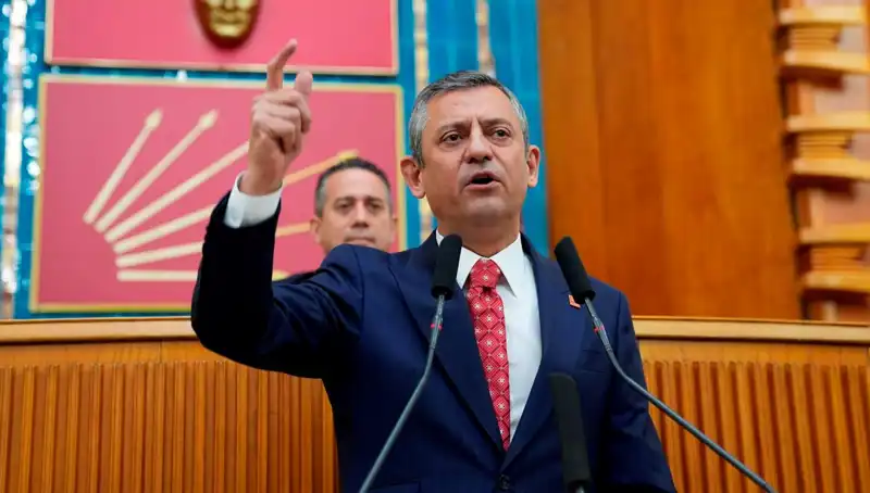 Özgür Özel, İBB Soruşturmasına Sert Çıktı: Siyasi Pandemi mi?