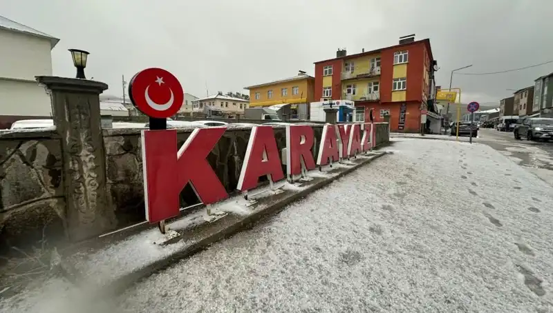 Temmuz Ayında Beklenmedik Kar Yağışı, Sürücülere Zor Anlar Yaşattı