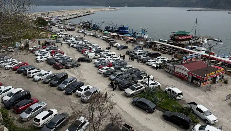 Bayramda Göçtü! 4 Günde 14 Bin 600 Araç İlçeye Akın Etti
