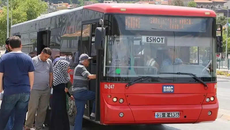 İzmir’de Öğrenci İndirimine 30 Yaş Sınırı Getirildi: Kimler Yararlanabilecek?